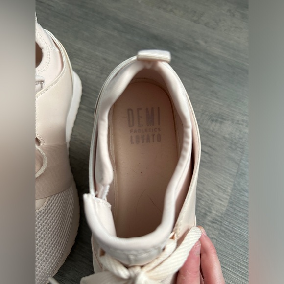 Demi Lovato for Fabletics Blush Pink Sneakers size 7.5 - Picture 2 of 5